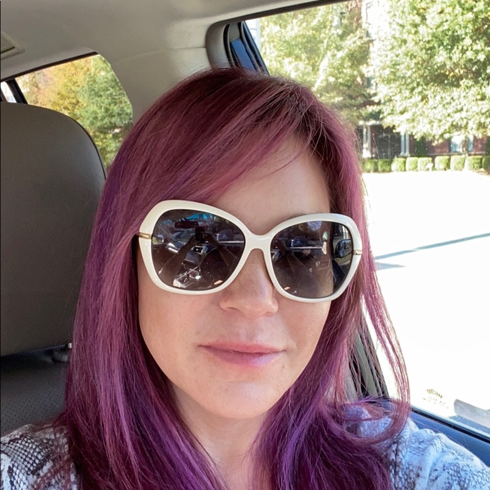 Meet your Posher, Claire